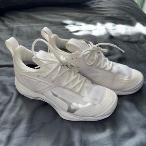 Mizuno White Athletic Lace-Up Sneakers size 6.5